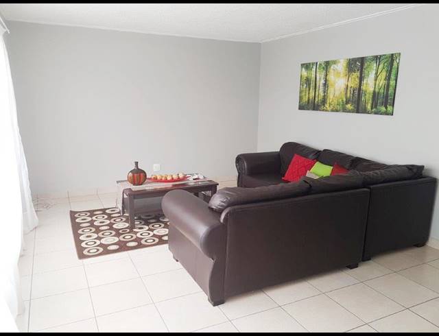 3 BEDROOM TOWNHOUSE RENTED IN ST GEORGES PARK